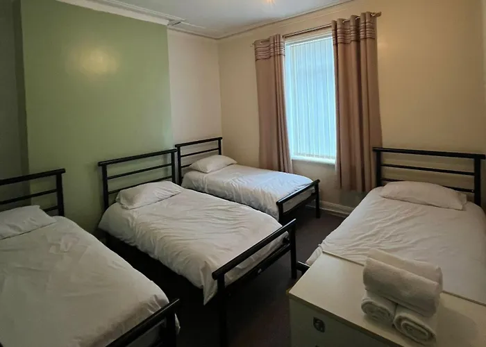 Arthurs Hill Newcastle, Free Parking Fully Equipped Kitchen 4 Bedrooms, Near City Centre