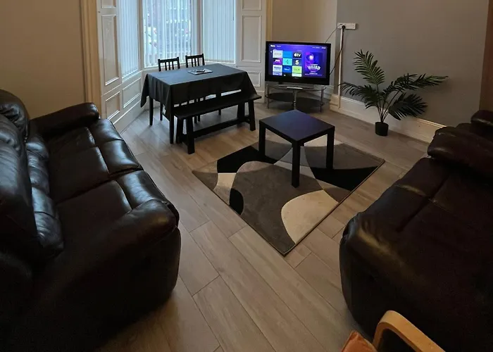 Arthurs Hill Newcastle, Free Parking Fully Equipped Kitchen 4 Bedrooms, Near City Centre