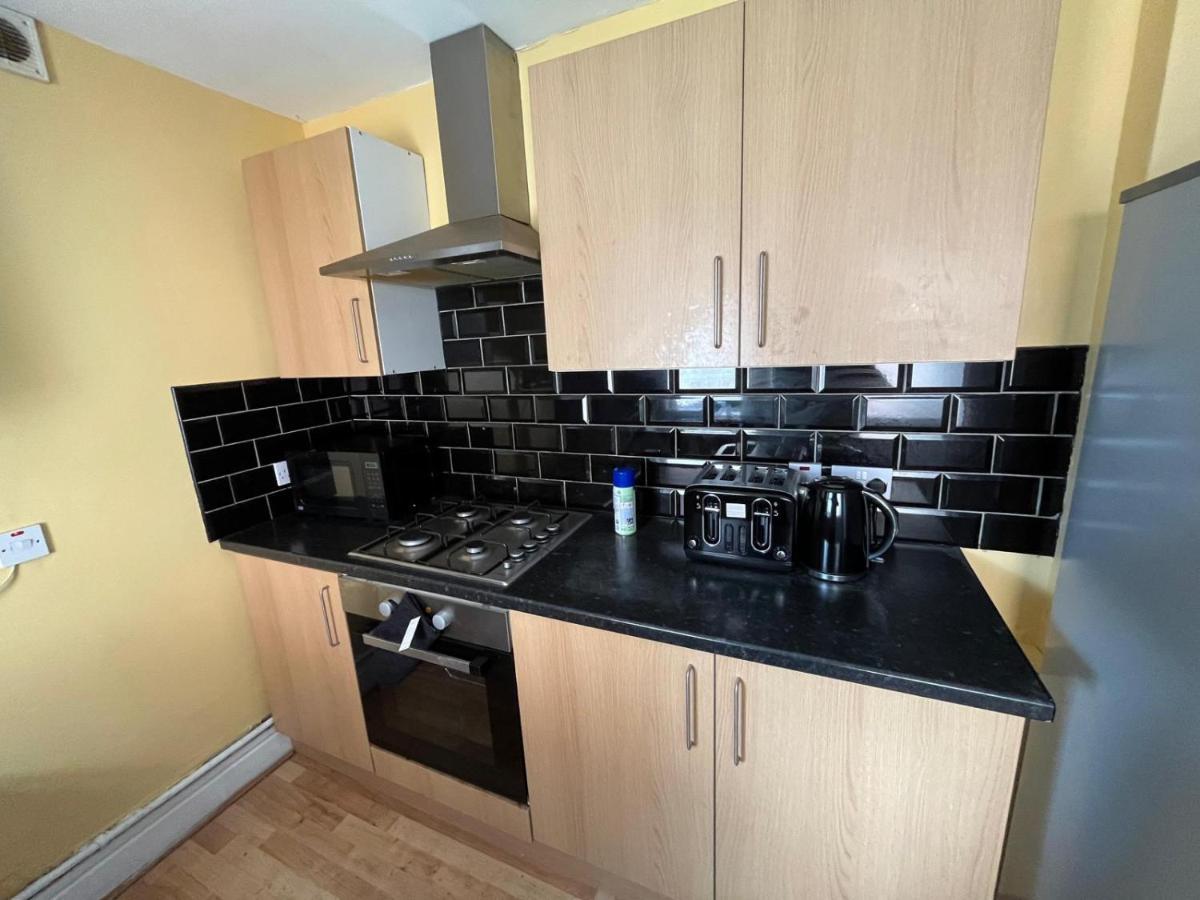 Arthurs Hill Newcastle, Free Parking Fully Equipped Kitchen 4 Bedrooms, Near Centre Apartamento *