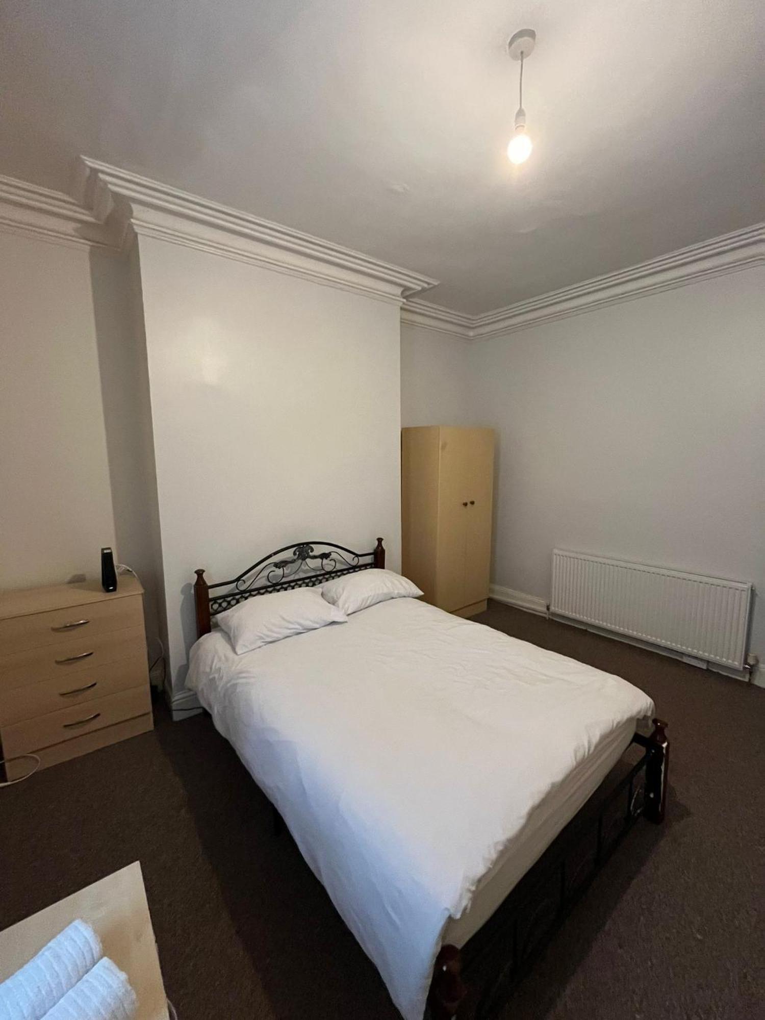 Apartamento Arthurs Hill Newcastle, Free Parking Fully Equipped Kitchen 4 Bedrooms, Near Centre